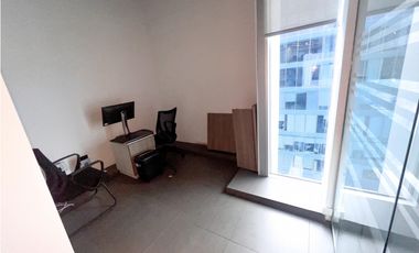 VENTA / ALQUILER – Oficina amoblada en Torre Oceania