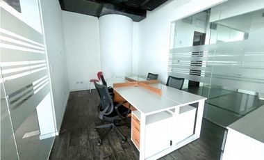 VENTA / ALQUILER – Oficina amoblada en Torre Oceania