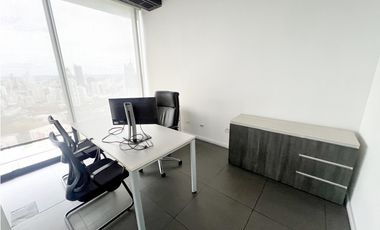 VENTA / ALQUILER – Oficina amoblada en Torre Oceania