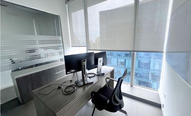 VENTA / ALQUILER – Oficina amoblada en Torre Oceania