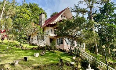 Venta Casa en Altos de Cerro Azul