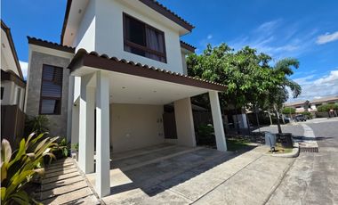 VENTA DE CASA EN PH GARDENIAS, BRISAS DEL GOLF
