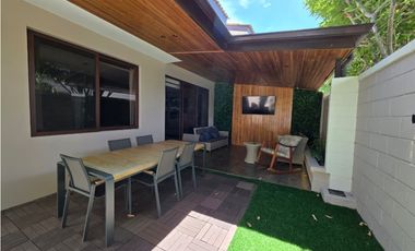 VENTA DE CASA EN PH GARDENIAS, BRISAS DEL GOLF