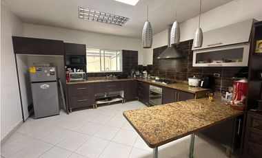 VENTA CASA EN LAS CUMBRES URB. PRADERAS DEL ROCIO (OF)
