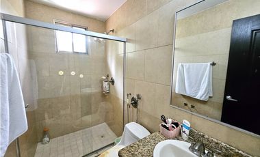 Se vende y alquila casa en Paseo Dorado, Condado del Rey