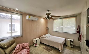 Se vende y alquila casa en Paseo Dorado, Condado del Rey