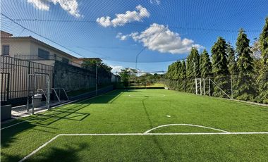 Se vende y alquila casa en Paseo Dorado, Condado del Rey