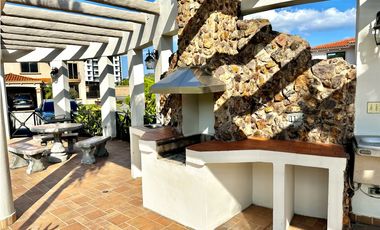 Se vende y alquila casa en Paseo Dorado, Condado del Rey