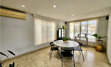 Se vende y alquila casa en Paseo Dorado, Condado del Rey