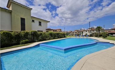 Se vende y alquila casa en Paseo Dorado, Condado del Rey