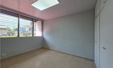 ALQUILER CASA COMERCIAL DÚPLEX EN SAN FRANCISCO (GS)