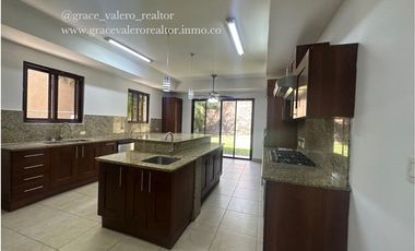 PH Embassy Club casa venta/renta  4 recámaras con baño Clayton Panama