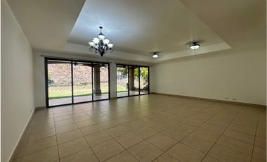 PH Embassy Club casa venta/renta  4 recámaras con baño Clayton Panama