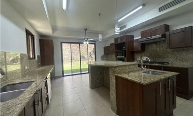 PH Embassy Club casa venta/renta 4 recámaras con baño Clayton Panama