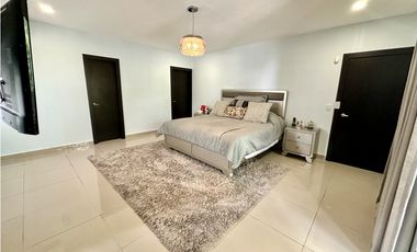 Se vende casa remodelada en El Carmen