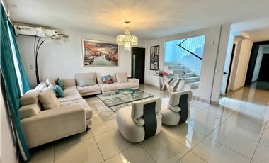 Se vende casa remodelada en El Carmen