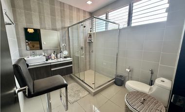 Se vende casa remodelada en El Carmen