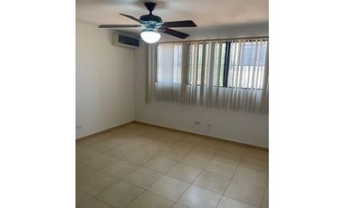 Casa en Venta en La Alameda | Amplia y Disponible Inmediatamente