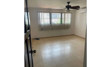 Casa en Venta en La Alameda | Amplia y Disponible Inmediatamente