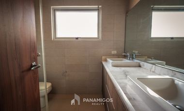 Casa en venta cerca de Altaplaza en Altos del Parque