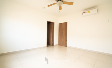 Casa en venta cerca de Altaplaza en Altos del Parque