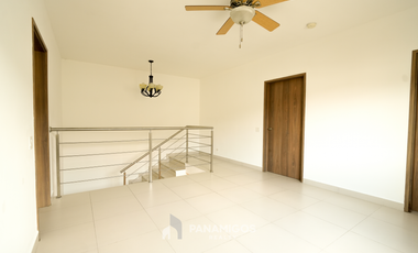 Casa en venta cerca de Altaplaza en Altos del Parque