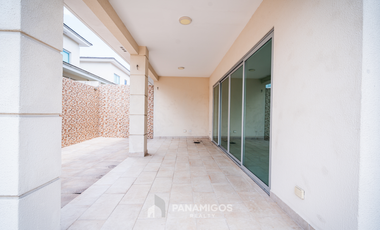 Casa en venta cerca de Altaplaza en Altos del Parque