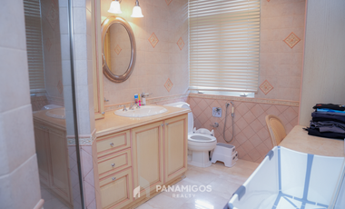 Casa de 4 recamaras de lujo en venta en Royal Pacific