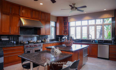 Casa de 4 recamaras de lujo en venta en Royal Pacific