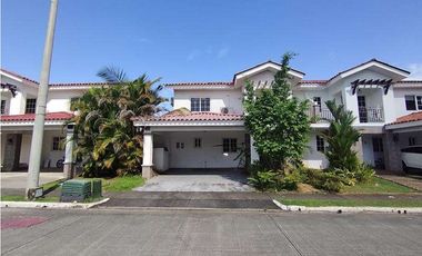 se vende hermosa casa en Versalles