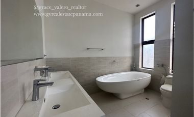 PH Embassy Club casa venta/renta 4 recámaras con baño Clayton Panama