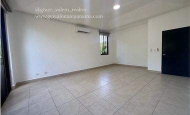 PH Embassy Club casa venta/renta 4 recámaras con baño Clayton Panama