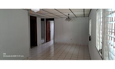 Se Alquila Amplia Casa - La Floresta-Arraiján (LM)