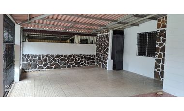 Se Alquila Amplia Casa - La Floresta-Arraiján (LM)