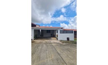VENDO CASA EN ARBOLEDAS, PANAMA OESTE