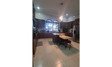 VENDO CASA EN LA CHORRERA