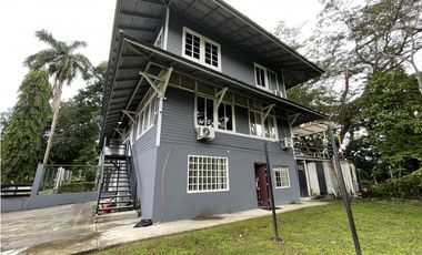 SE VENDE CASA EN LA BOCA