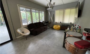 SE VENDE CASA EN LA BOCA