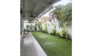 Se Vende casa en Costa Sur -zona exclusiva (LM)