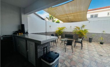 VENTA DE CASA EN VERSALLES, PH QUINTAS DE VERSALLES, COSTA SUR