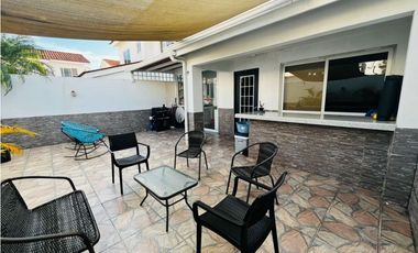 VENTA DE CASA EN VERSALLES, PH QUINTAS DE VERSALLES, COSTA SUR