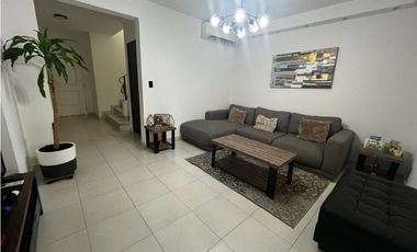 VENTA DE CASA EN VERSALLES, PH QUINTAS DE VERSALLES, COSTA SUR