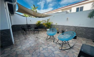 VENTA DE CASA EN VERSALLES, PH QUINTAS DE VERSALLES, COSTA SUR