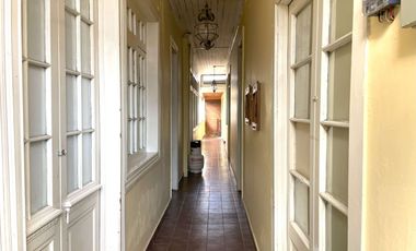 Confortable y versatil casa con uso habitacional o comercial