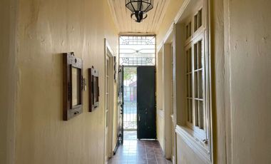 Confortable y versatil casa con uso habitacional o comercial