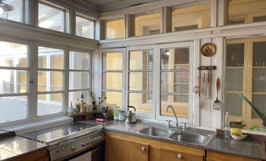 Confortable y versatil casa con uso habitacional o comercial