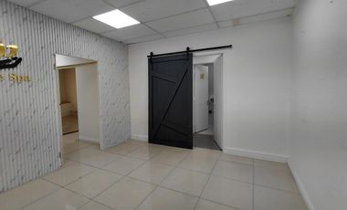 Arriendo oficina hermosa, elegante, Médicos, Abogados, Gtes.