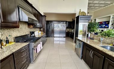 Se vende mansión en Altos de Panamá