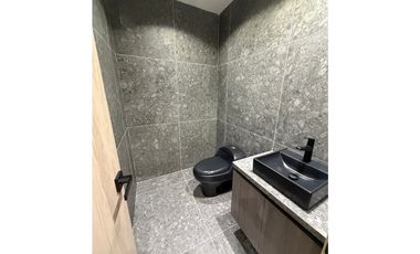 LUJOSA OFICINA REMODELADA EN ALQUILER AVENIDA BALBOA BICSA CP