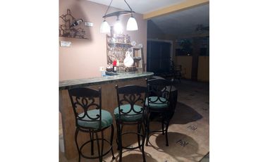 VENTA AMPLIA RESIDENCIA DE DOS PLANTAS CON FINOS ACABADOS CP